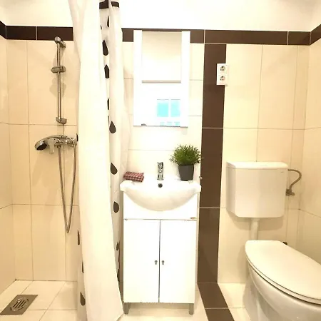 On - * بودابست