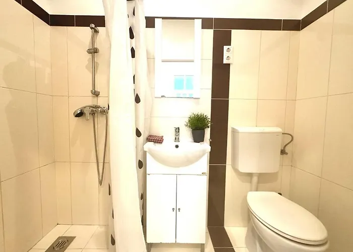 On - * بودابست