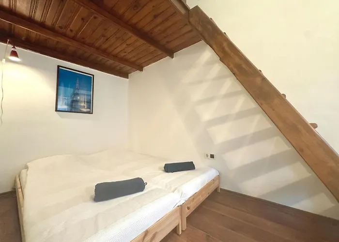 On - * بودابست